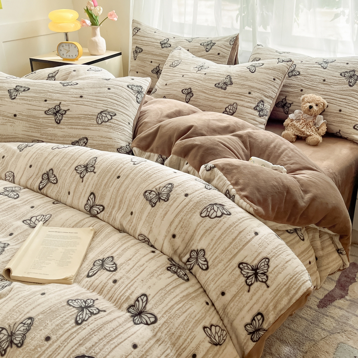 91家纺网 家纺一手货源 找家纺 雅居纺家纺 2025新款雕花牛奶绒四件套-蝴蝶系列 蝶恋-咖