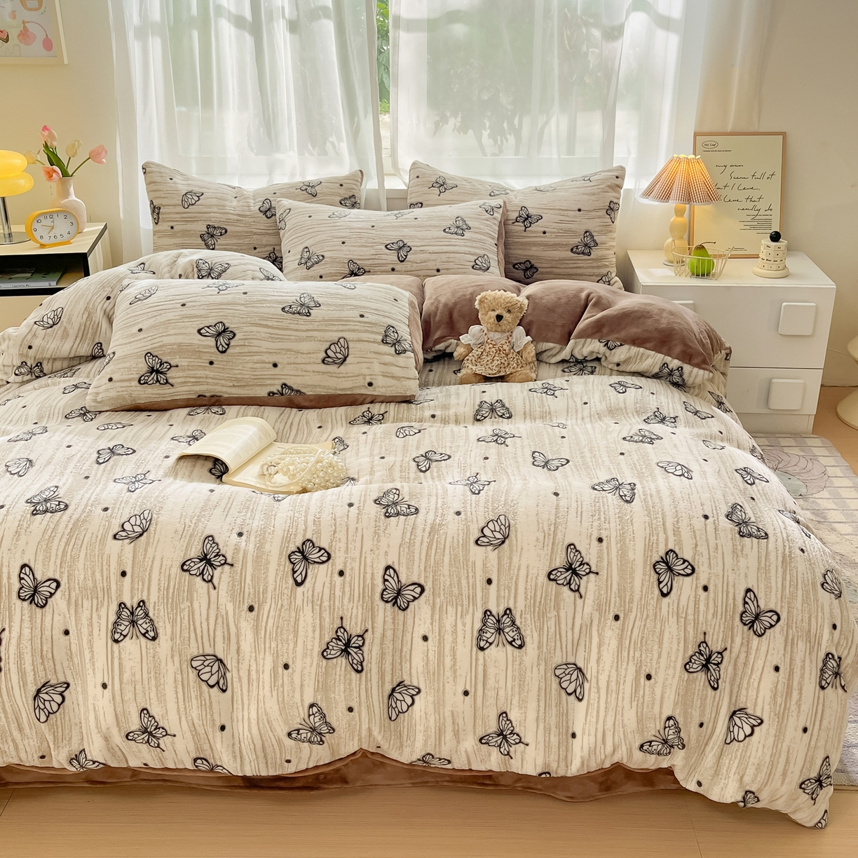 91家纺网 家纺一手货源 找家纺 雅居纺家纺 2025新款雕花牛奶绒四件套-蝴蝶系列 蝶恋-咖