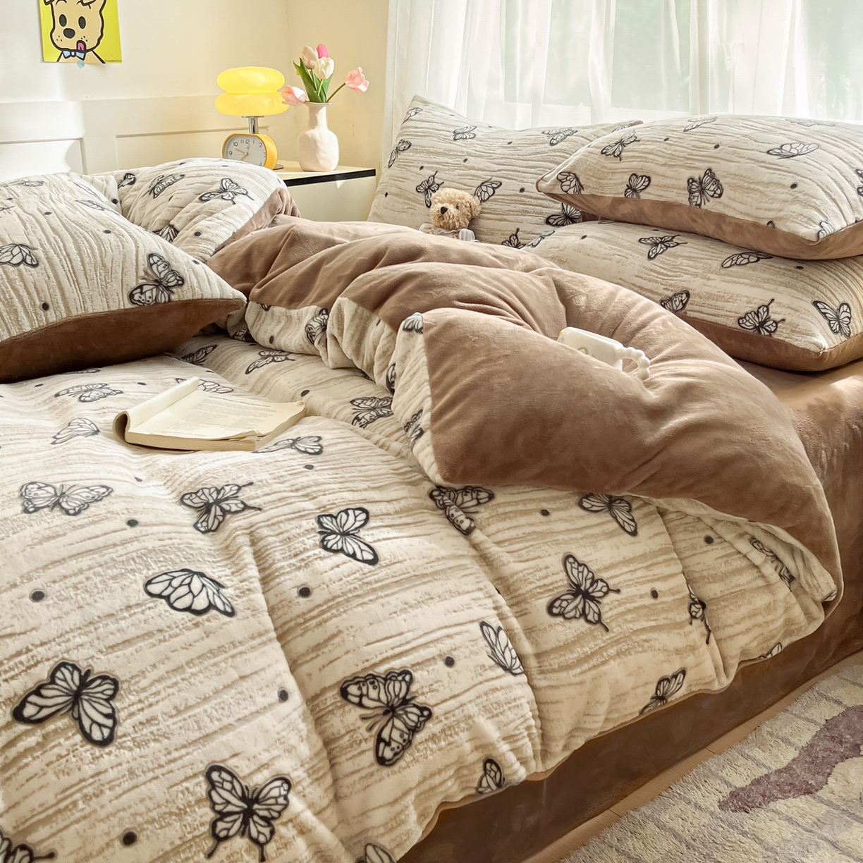 91家纺网 家纺一手货源 找家纺 雅居纺家纺 2025新款雕花牛奶绒四件套-蝴蝶系列 蝶恋-咖