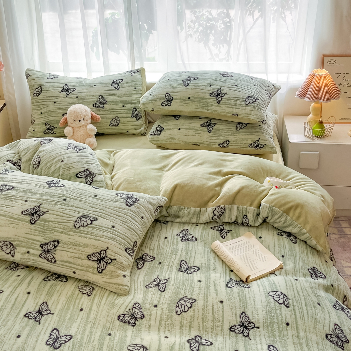 91家纺网 家纺一手货源 找家纺 雅居纺家纺 2025新款雕花牛奶绒四件套-蝴蝶系列 蝶恋-绿