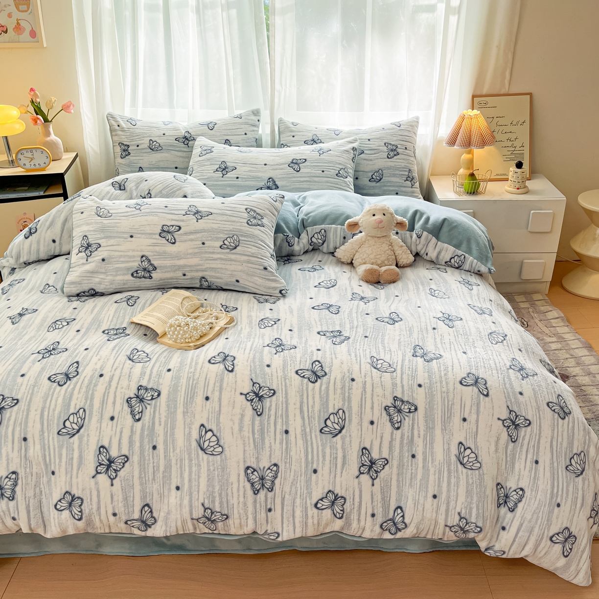 91家纺网 家纺一手货源 找家纺 雅居纺家纺 2025新款雕花牛奶绒四件套-蝴蝶系列 蝶恋-蓝