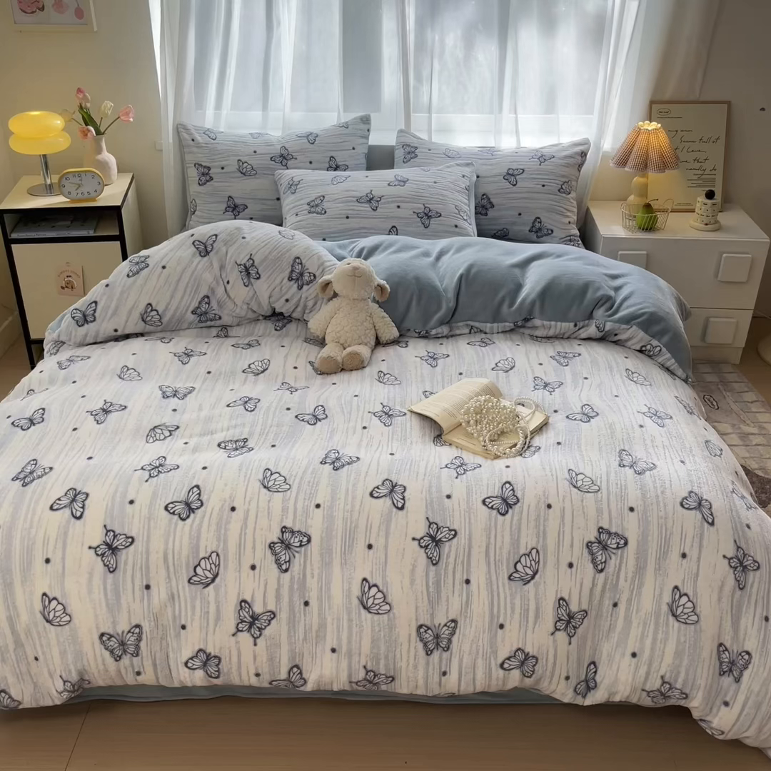 91家纺网 家纺一手货源 找家纺 雅居纺家纺 2025新款雕花牛奶绒四件套-蝴蝶系列 蝶恋-蓝