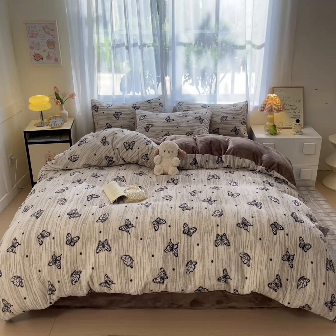 91家纺网 家纺一手货源 找家纺 雅居纺家纺 2025新款雕花牛奶绒四件套-蝴蝶系列 蝶恋-咖