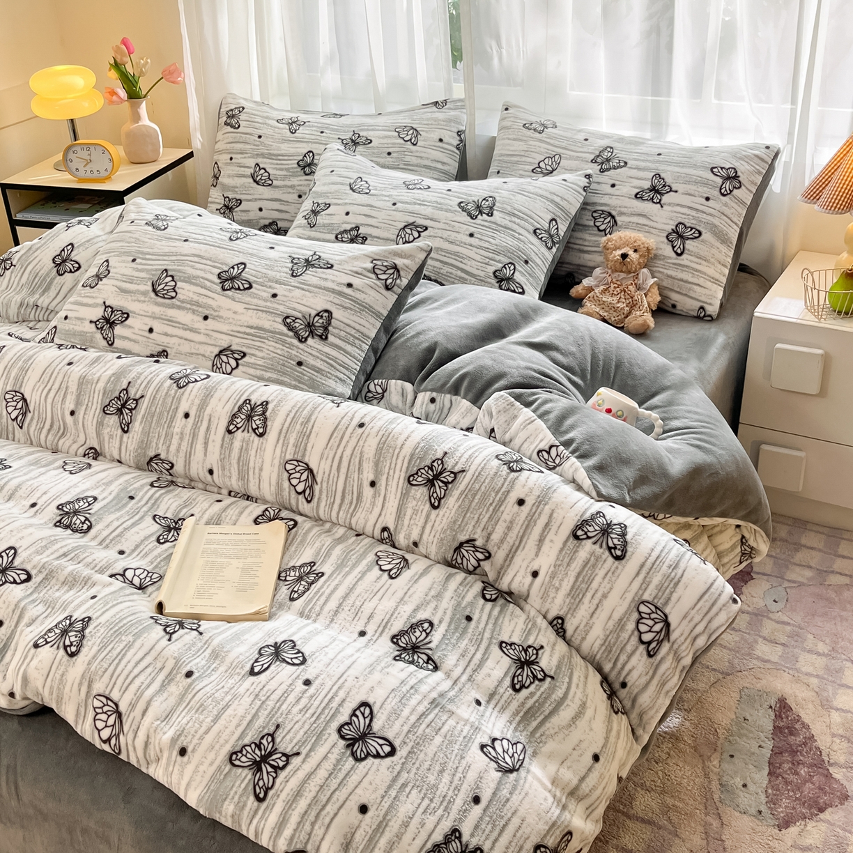 91家纺网 家纺一手货源 找家纺 雅居纺家纺 2025新款雕花牛奶绒四件套-蝴蝶系列 蝶恋-灰