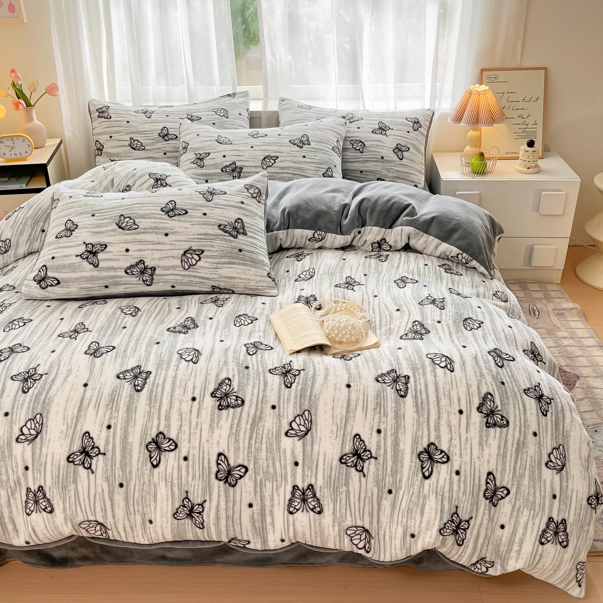 91家纺网 家纺一手货源 找家纺 雅居纺家纺 2025新款雕花牛奶绒四件套-蝴蝶系列 蝶恋-灰