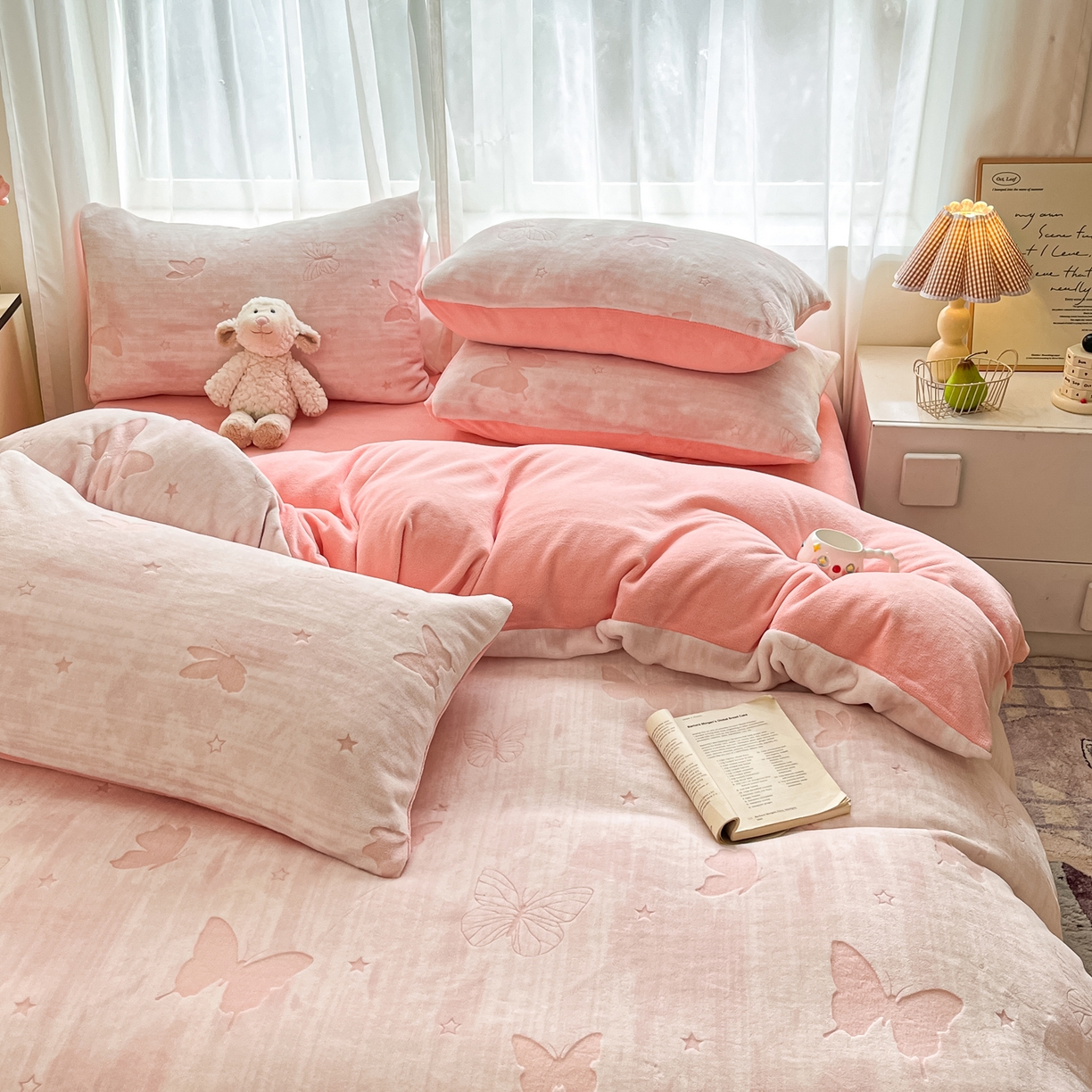 91家纺网 家纺一手货源 找家纺 雅居纺家纺 2025新款雕花牛奶绒四件套-蝴蝶系列 星蝶-粉