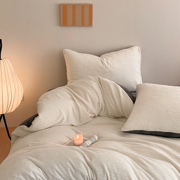 91家纺网 家纺一手货源 找家纺 雅居纺家纺 2025新款雕花绒四件套-简约系列 威廉-白