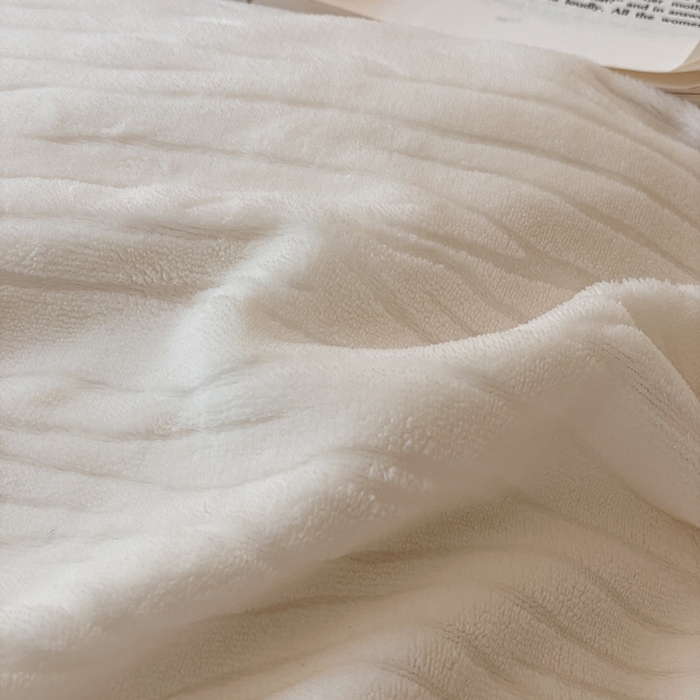 91家纺网 家纺一手货源 找家纺 雅居纺家纺 2025新款雕花绒四件套-简约系列 威廉-白