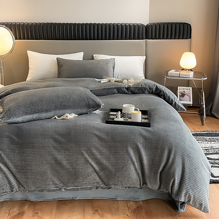 91家纺网 家纺一手货源 找家纺 （总）雅居纺家纺 2025新款雕花绒四件套-简约系列