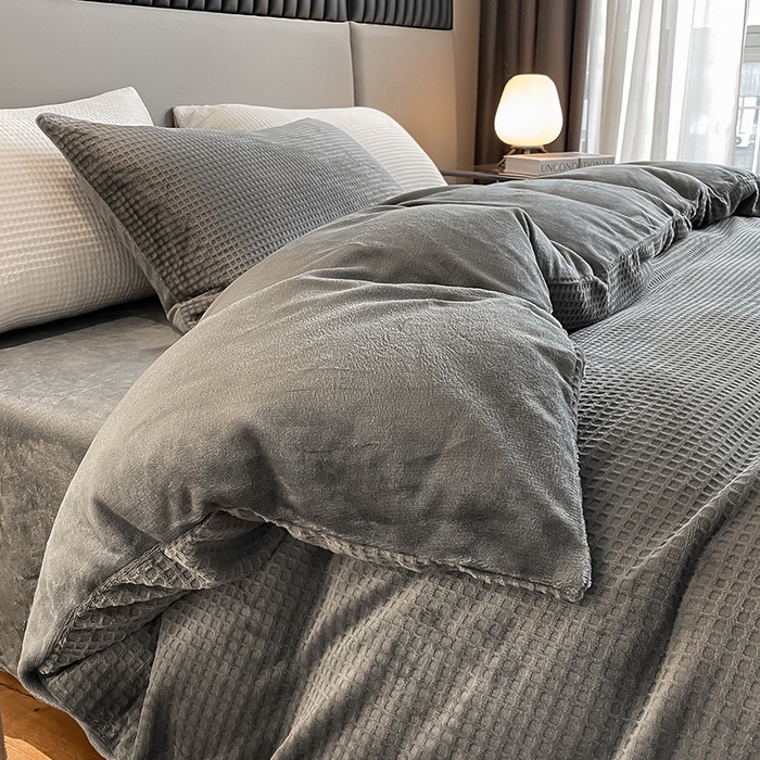 91家纺网 家纺一手货源 找家纺 （总）雅居纺家纺 2025新款雕花绒四件套-简约系列