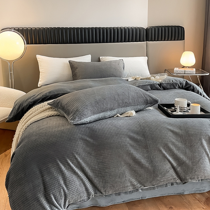 91家纺网 家纺一手货源 找家纺 （总）雅居纺家纺 2025新款雕花绒四件套-简约系列