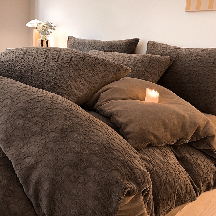 91家纺网 家纺一手货源 找家纺 （总）雅居纺家纺 2025新款雕花绒四件套-简约系列