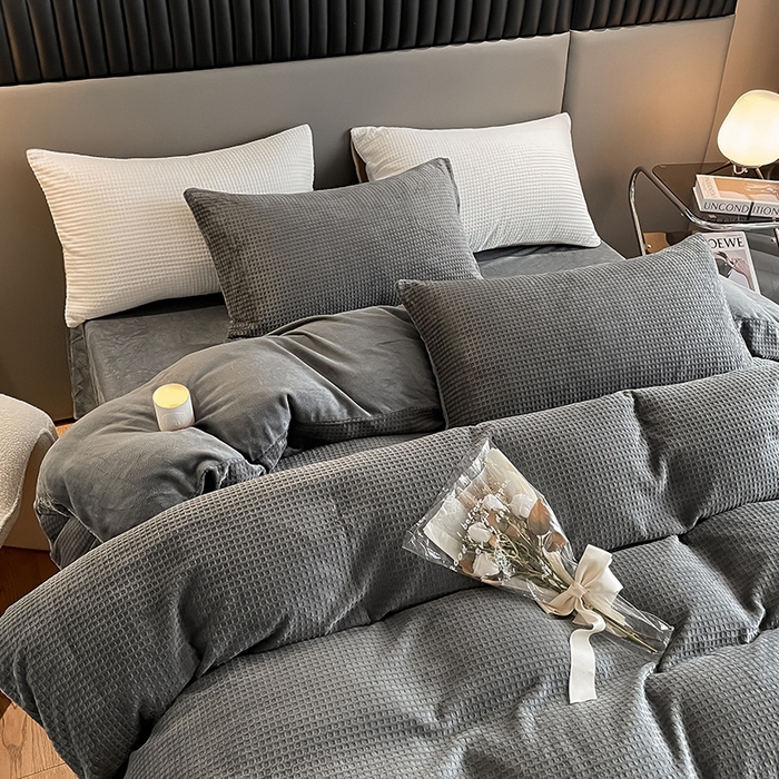 91家纺网 家纺一手货源 找家纺 （总）雅居纺家纺 2025新款雕花绒四件套-简约系列