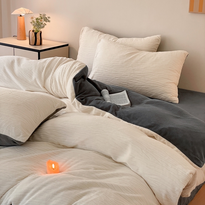 91家纺网 家纺一手货源 找家纺 雅居纺家纺 2025新款雕花绒四件套-简约系列 威廉-白