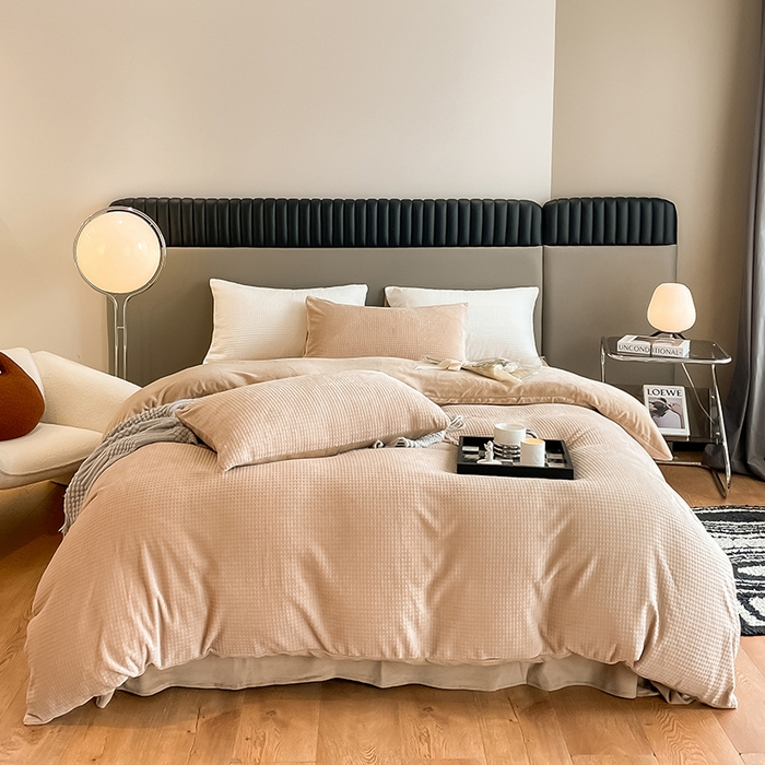 91家纺网 家纺一手货源 找家纺 雅居纺家纺 2025新款雕花绒四件套-简约系列 华夫格绒-奶咖