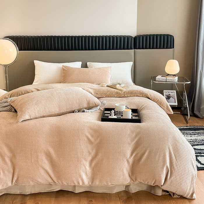 91家纺网 家纺一手货源 找家纺 雅居纺家纺 2025新款雕花绒四件套-简约系列 华夫格绒-奶咖