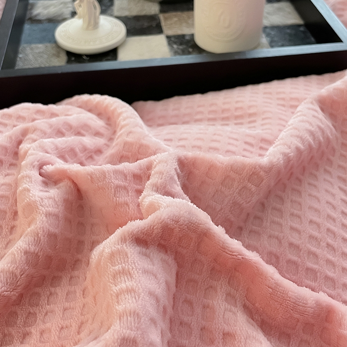 91家纺网 家纺一手货源 找家纺 雅居纺家纺 2025新款雕花绒四件套-简约系列 华夫格绒-奶油粉