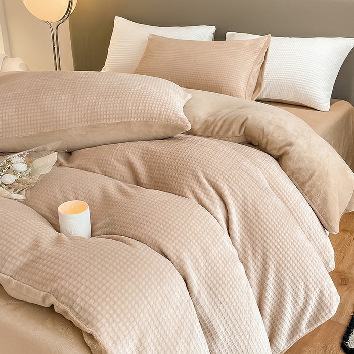 91家纺网 家纺一手货源 找家纺 雅居纺家纺 2025新款雕花绒四件套-简约系列 华夫格绒-奶咖