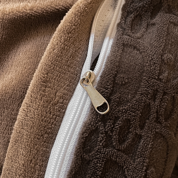 91家纺网 家纺一手货源 找家纺 雅居纺家纺 2025新款雕花绒四件套-简约系列 米兰-咖