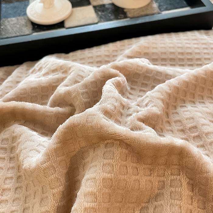 91家纺网 家纺一手货源 找家纺 雅居纺家纺 2025新款雕花绒四件套-简约系列 华夫格绒-奶咖