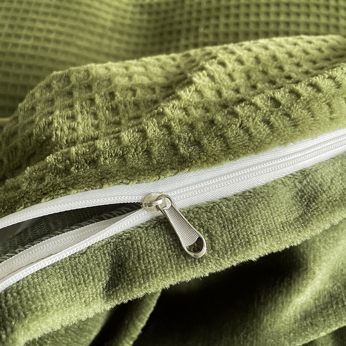 91家纺网 家纺一手货源 找家纺 雅居纺家纺 2025新款雕花绒四件套-简约系列 华夫格绒-墨绿