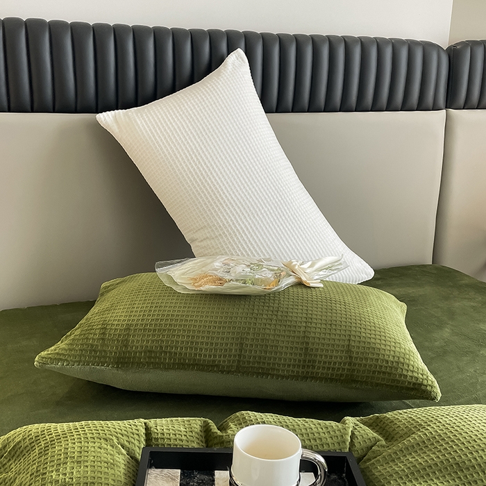 91家纺网 家纺一手货源 找家纺 雅居纺家纺 2025新款雕花绒四件套-简约系列 华夫格绒-墨绿