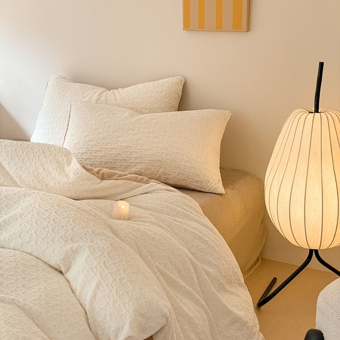 91家纺网 家纺一手货源 找家纺 雅居纺家纺 2025新款雕花绒四件套-简约系列 米兰-白