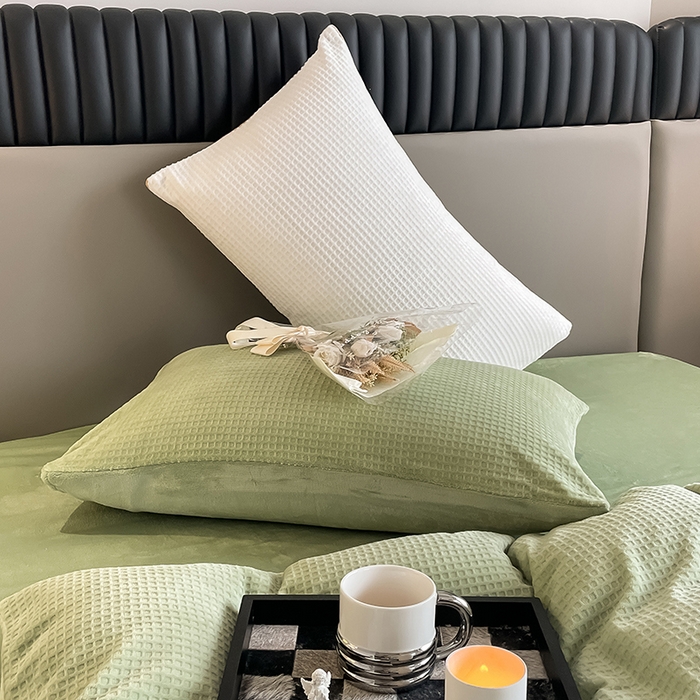 91家纺网 家纺一手货源 找家纺 雅居纺家纺 2025新款雕花绒四件套-简约系列 华夫格绒-水绿