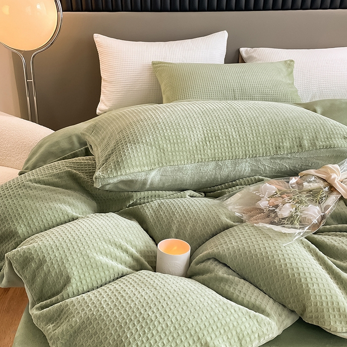 91家纺网 家纺一手货源 找家纺 雅居纺家纺 2025新款雕花绒四件套-简约系列 华夫格绒-水绿