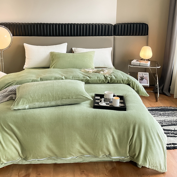 91家纺网 家纺一手货源 找家纺 雅居纺家纺 2025新款雕花绒四件套-简约系列 华夫格绒-水绿