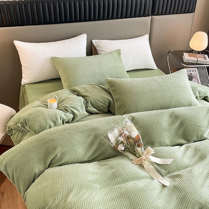 91家纺网 家纺一手货源 找家纺 雅居纺家纺 2025新款雕花绒四件套-简约系列 华夫格绒-水绿