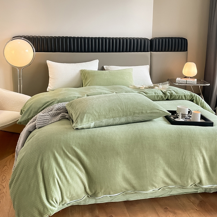 91家纺网 家纺一手货源 找家纺 雅居纺家纺 2025新款雕花绒四件套-简约系列 华夫格绒-水绿