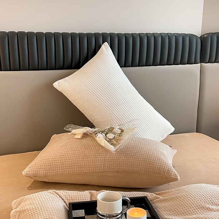 91家纺网 家纺一手货源 找家纺 雅居纺家纺 2025新款雕花绒四件套-简约系列 华夫格绒-奶咖