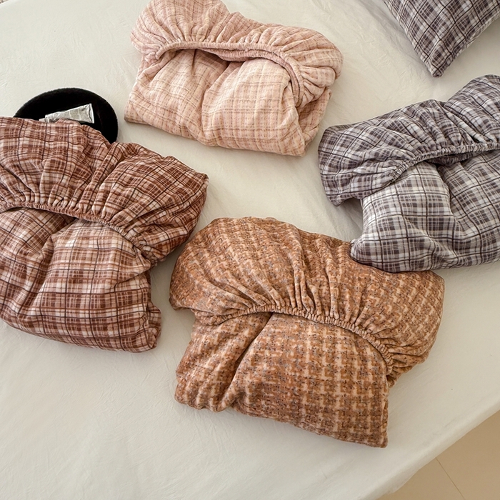 91家纺网 家纺一手货源 找家纺 三朵家纺 2025新款牛奶绒印花单床笠 床笠单件 组合图仅供展示不可下单