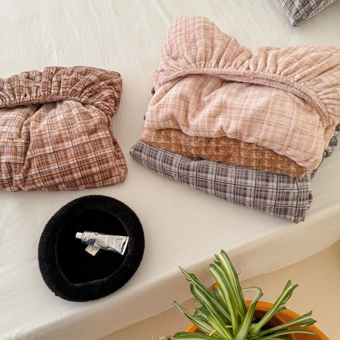 91家纺网 家纺一手货源 找家纺 三朵家纺 2025新款牛奶绒印花单床笠 床笠单件 组合图仅供展示不可下单