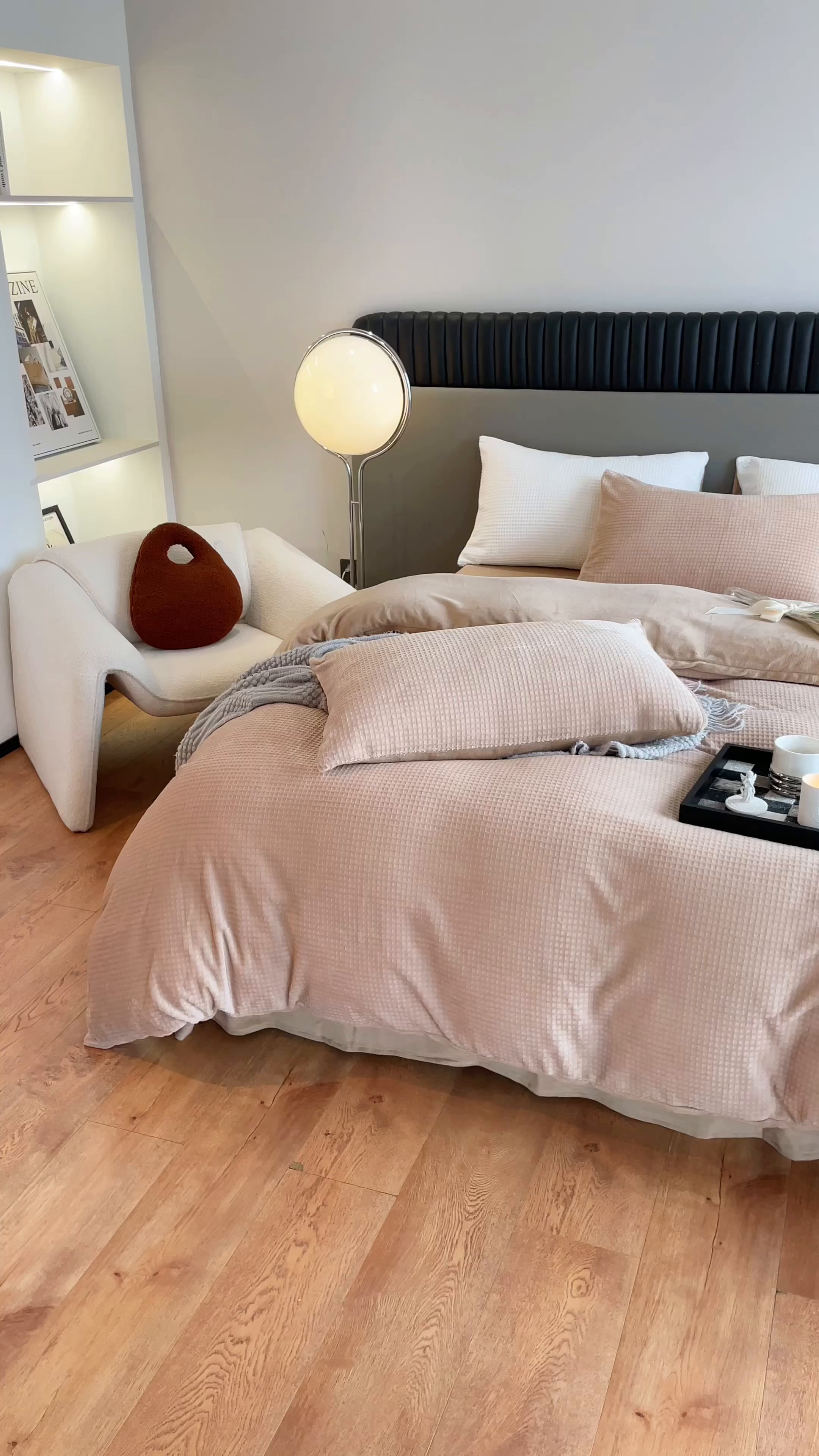 91家纺网 家纺一手货源 找家纺 雅居纺家纺 2025新款雕花绒四件套-简约系列 华夫格绒-奶咖