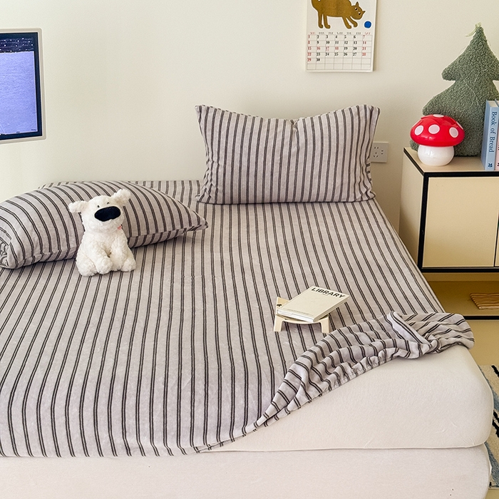 91家纺网 家纺一手货源 找家纺 三朵家纺 2025新款牛奶绒印花单床笠 床笠单件 巴音布鲁灰