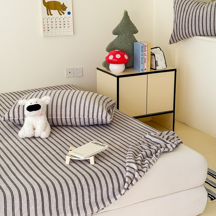 91家纺网 家纺一手货源 找家纺 三朵家纺 2025新款牛奶绒印花单床笠 床笠单件 巴音布鲁灰