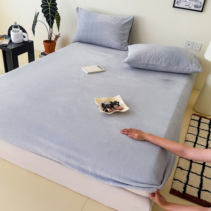 91家纺网 家纺一手货源 找家纺 三朵家纺 2025新款牛奶绒印花单床笠 床笠单件 粉兰