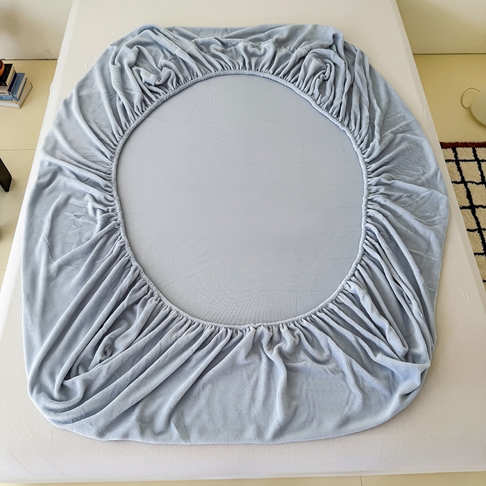 91家纺网 家纺一手货源 找家纺 三朵家纺 2025新款牛奶绒印花单床笠 床笠单件 粉兰