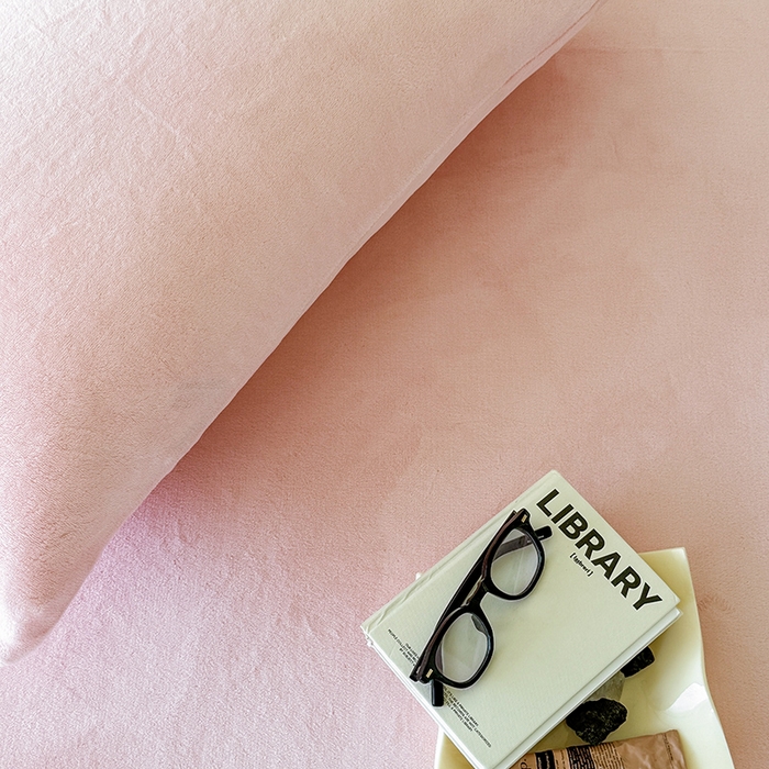 91家纺网 家纺一手货源 找家纺 三朵家纺 2025新款牛奶绒印花单床笠 床笠单件 粉玉