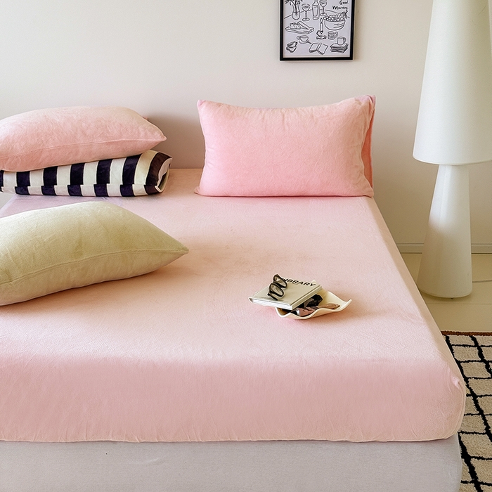 91家纺网 家纺一手货源 找家纺 三朵家纺 2025新款牛奶绒印花单床笠 床笠单件 粉玉