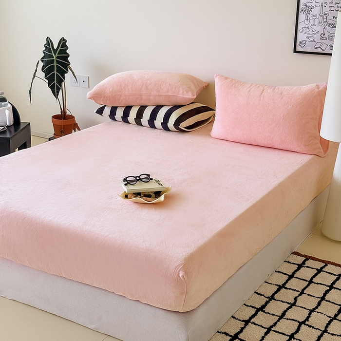 91家纺网 家纺一手货源 找家纺 三朵家纺 2025新款牛奶绒印花单床笠 床笠单件 粉玉