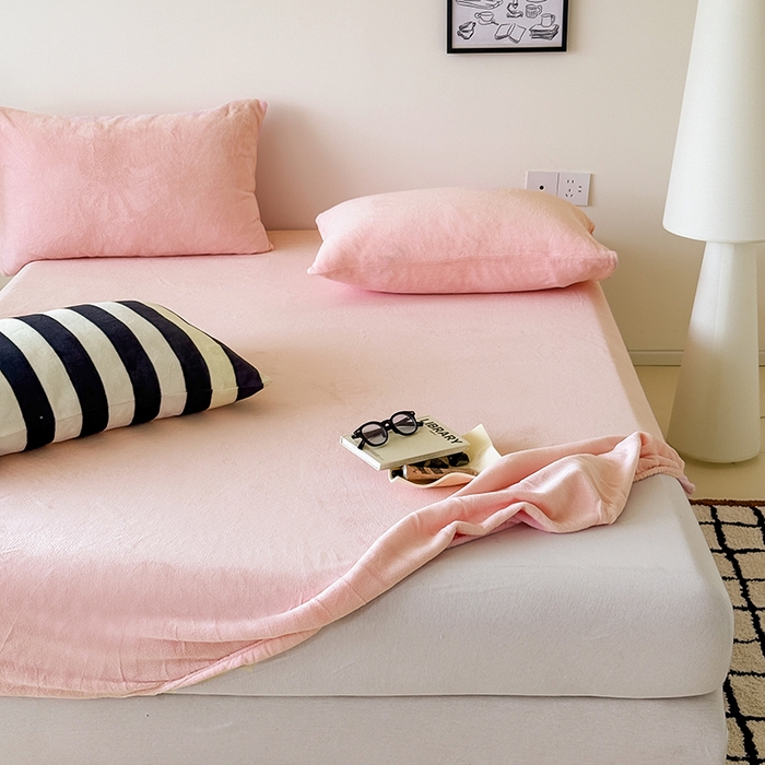 91家纺网 家纺一手货源 找家纺 三朵家纺 2025新款牛奶绒印花单床笠 床笠单件 粉玉