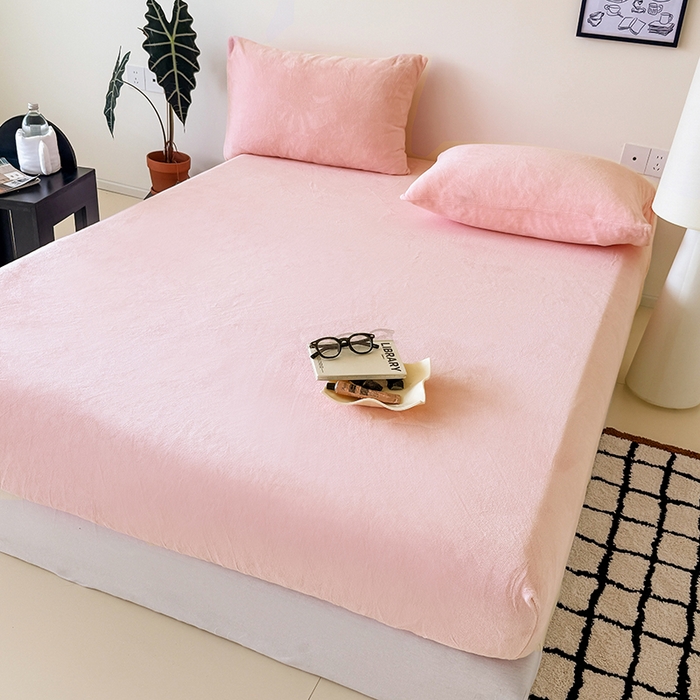 91家纺网 家纺一手货源 找家纺 三朵家纺 2025新款牛奶绒印花单床笠 床笠单件 粉玉