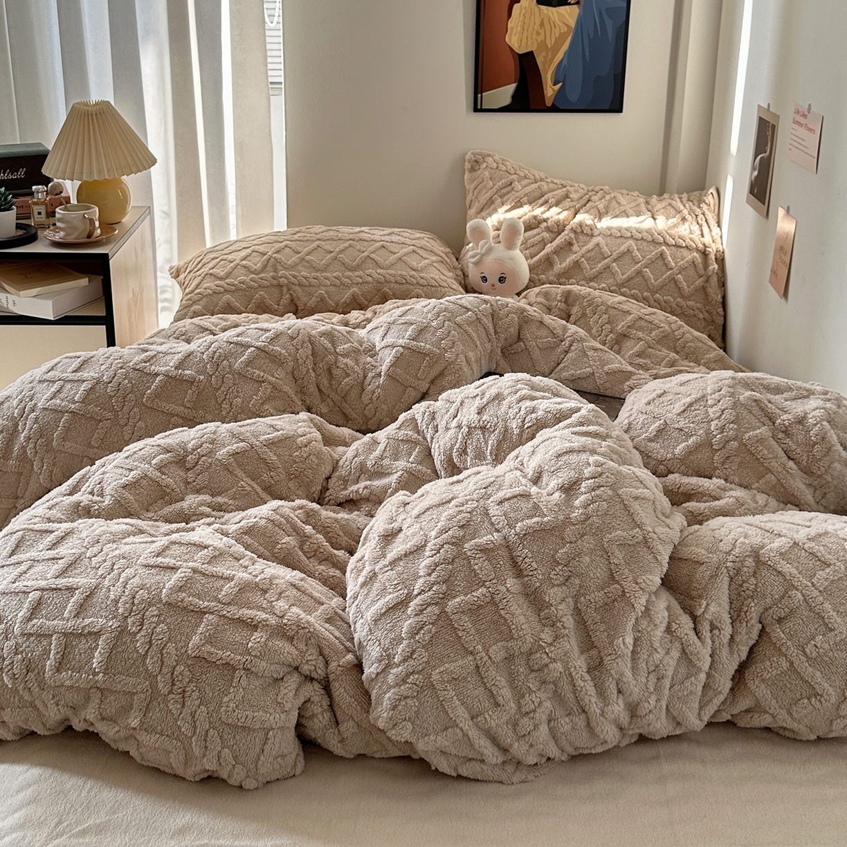 91家纺网 家纺一手货源 找家纺 艾咪-Amy ntmy 2025新款治愈系少女风塔芙绒牛奶绒四件套 奶咖