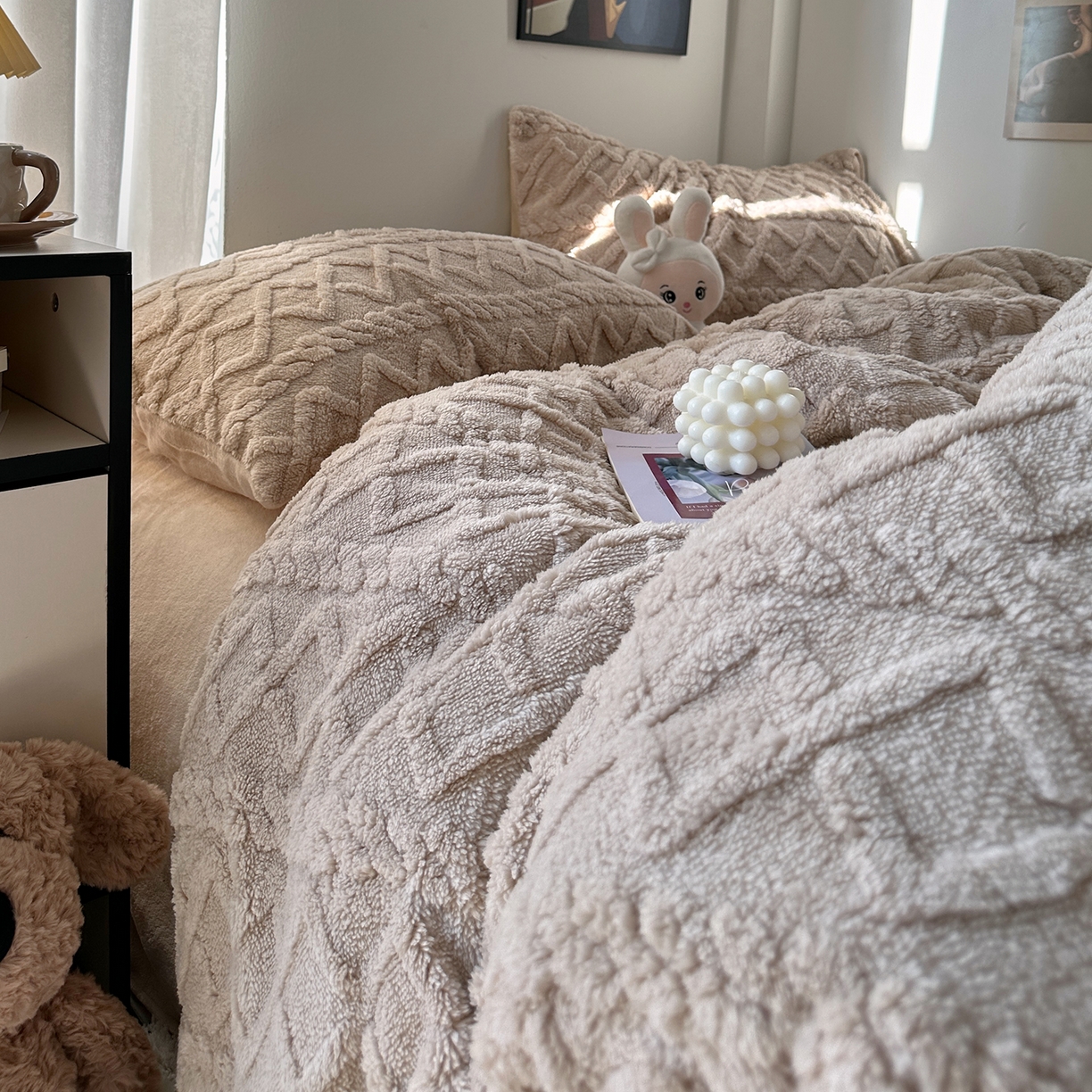 91家纺网 家纺一手货源 找家纺 艾咪-Amy ntmy 2025新款治愈系少女风塔芙绒牛奶绒四件套 奶咖