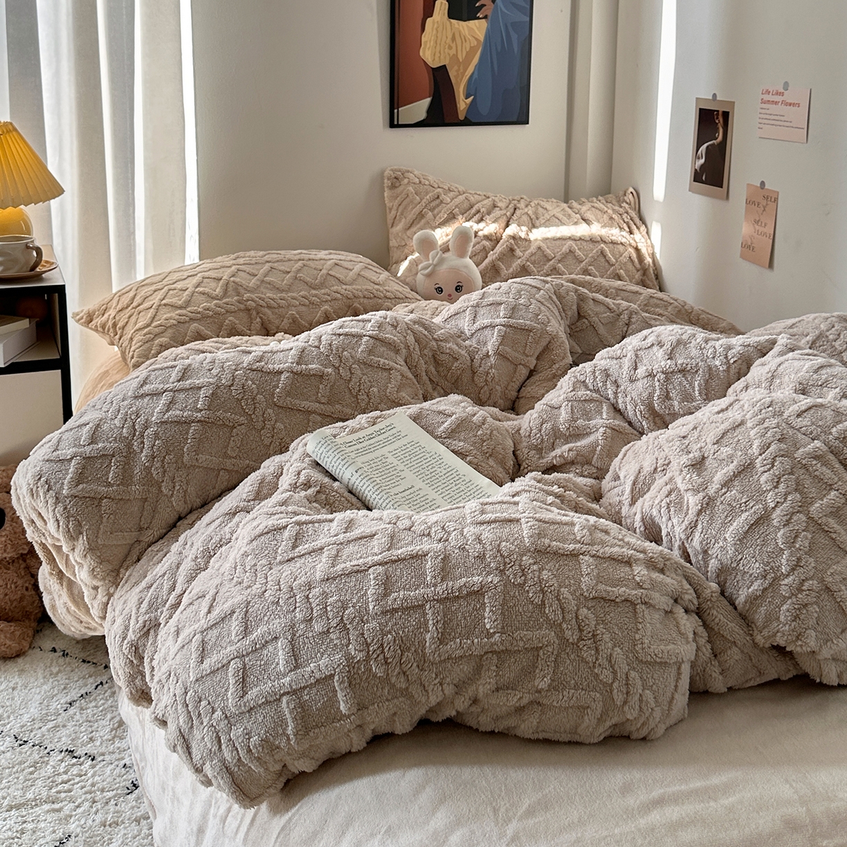 91家纺网 家纺一手货源 找家纺 艾咪-Amy ntmy 2025新款治愈系少女风塔芙绒牛奶绒四件套 奶咖