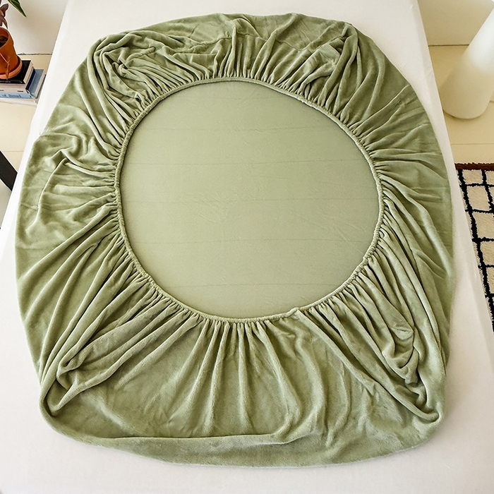 91家纺网 家纺一手货源 找家纺 三朵家纺 2025新款牛奶绒印花单床笠 床笠单件 橄榄绿