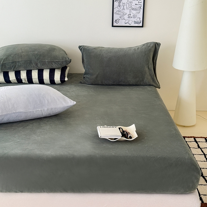 91家纺网 家纺一手货源 找家纺 三朵家纺 2025新款牛奶绒印花单床笠 床笠单件 墨绿